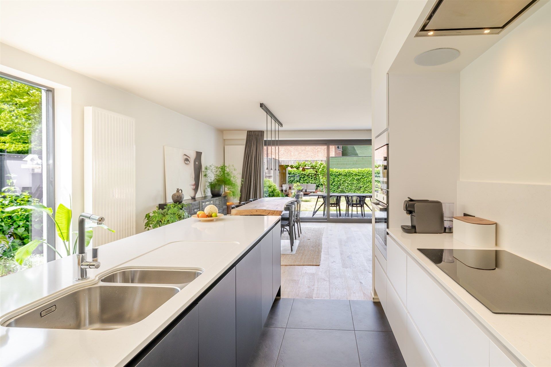 Subliem afgewerkte woning met tuin op topligging foto 4