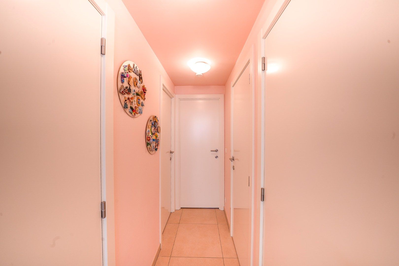 Instapklaar 2-slaapkamer appartement met voortuin en terras foto 8