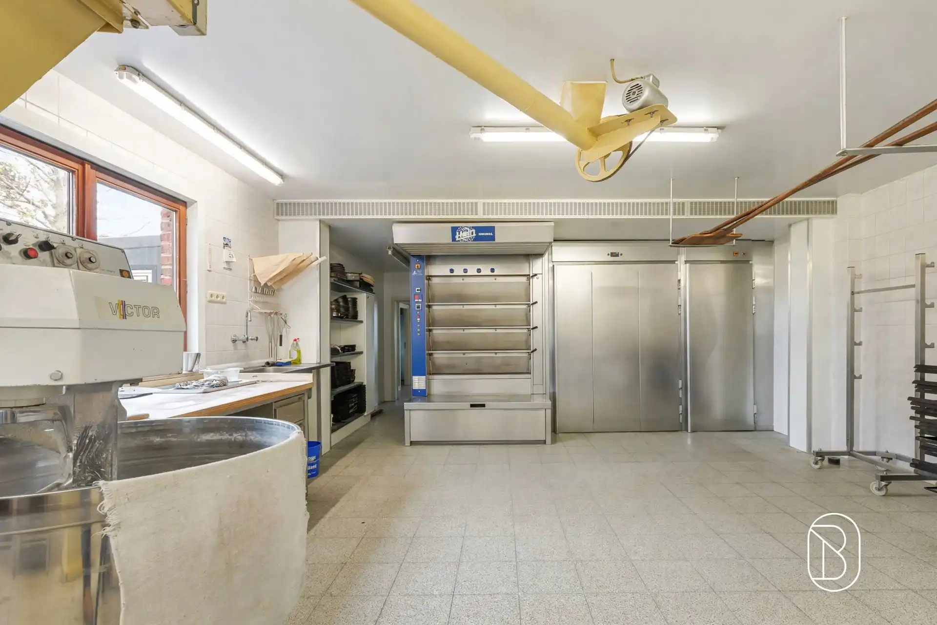 Veelzijdig handelspand met ruime woning in Deerlijk foto 10