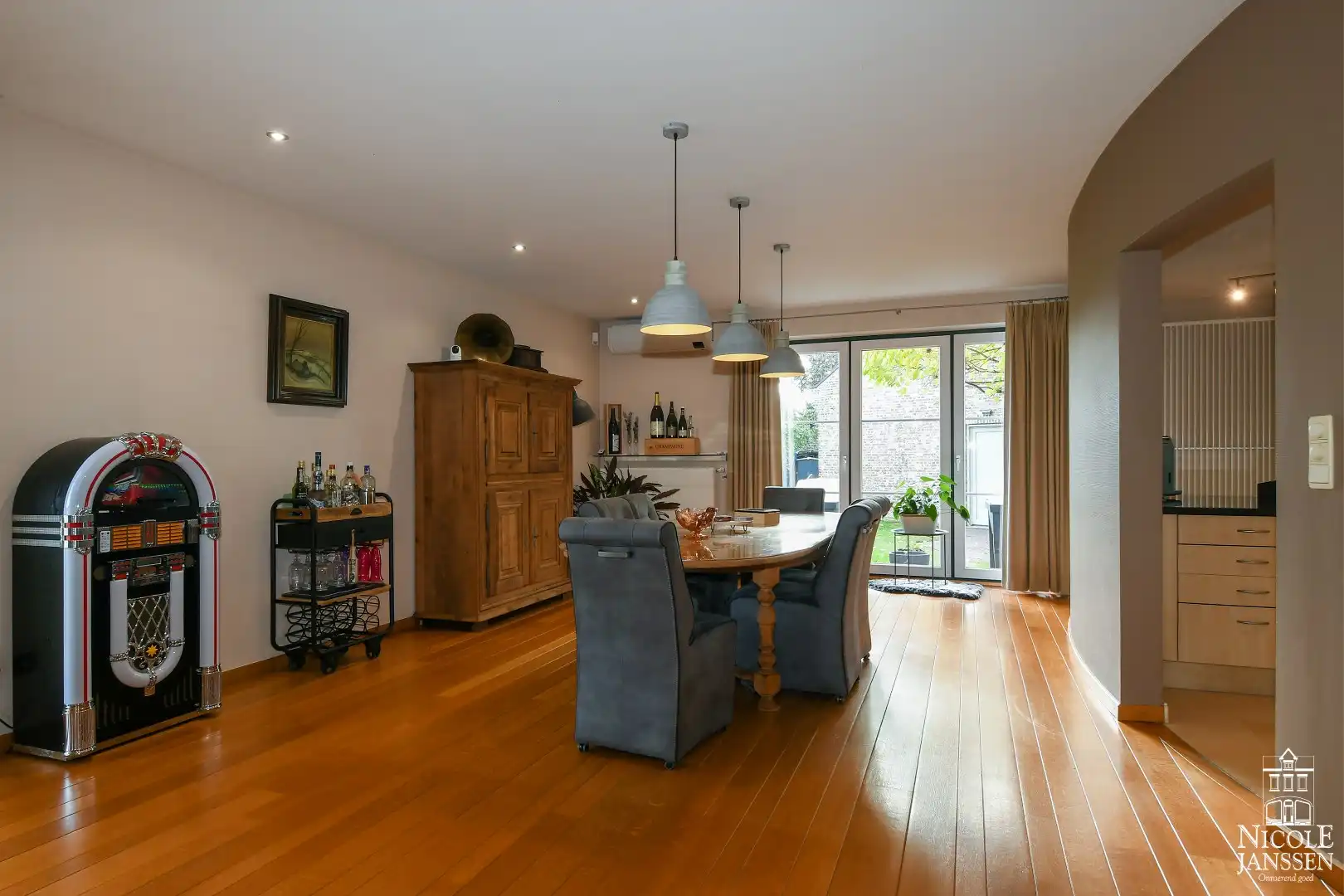 Instapklaar landhuis met tuin en interessant bijgebouw foto 8