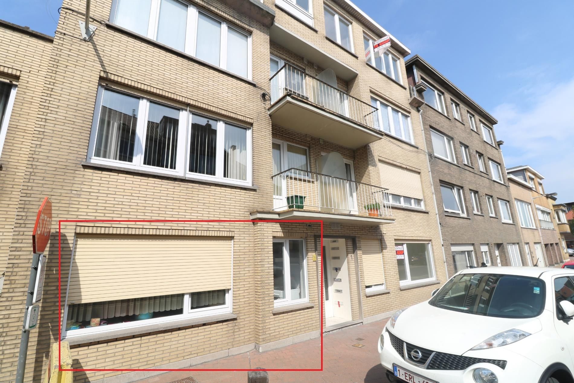 Volledig gerenoveerd 2 slaapkamer appartement met zonnige koer! foto 13