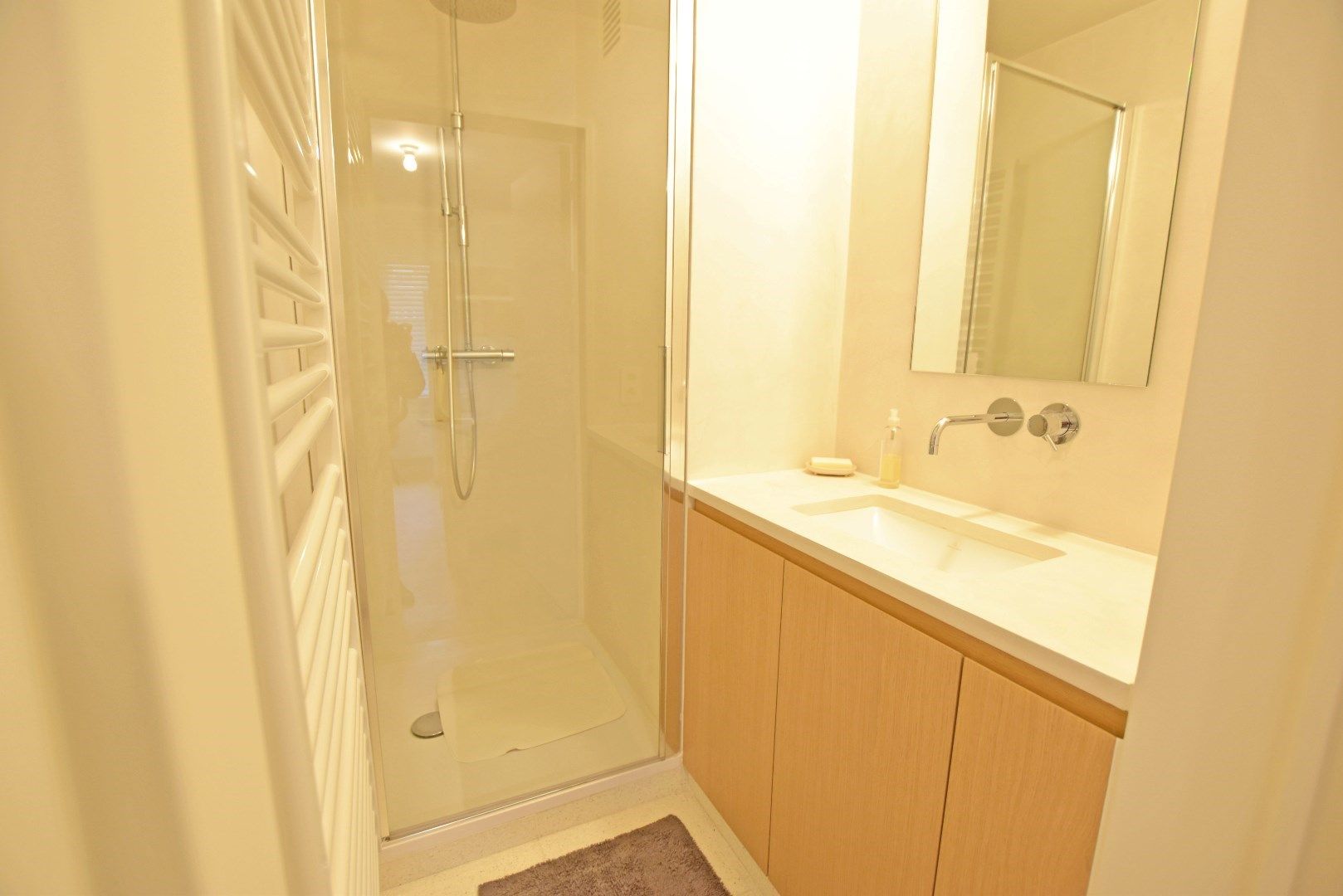 Mooi gemeubeld appartement in hartje Zoute met lateraal zeezicht!  foto 7