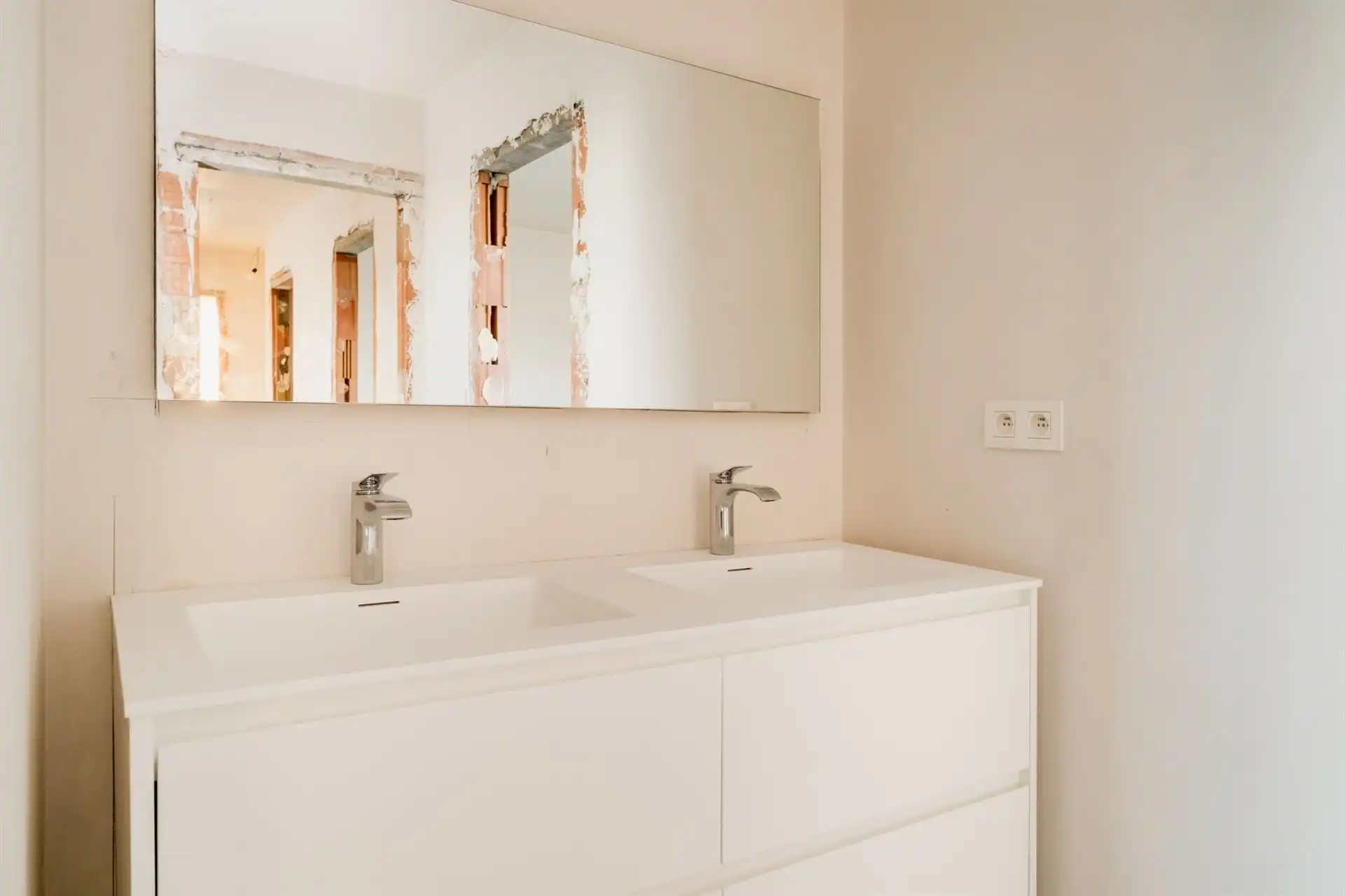 Halfopen nieuwbouwwoning met 4 slpkms en grote zuidgerichte tuin foto 19