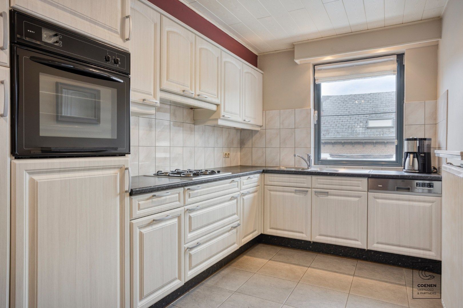 Instapklaar appartement van 124 m², 3 slpk's en terras op een toplocatie te Kontich! foto 7