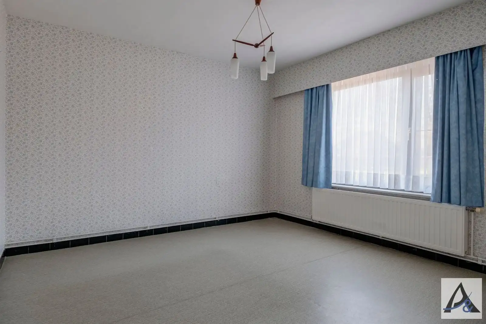 Te renoveren woning met potentieel in rustige buurt foto 15