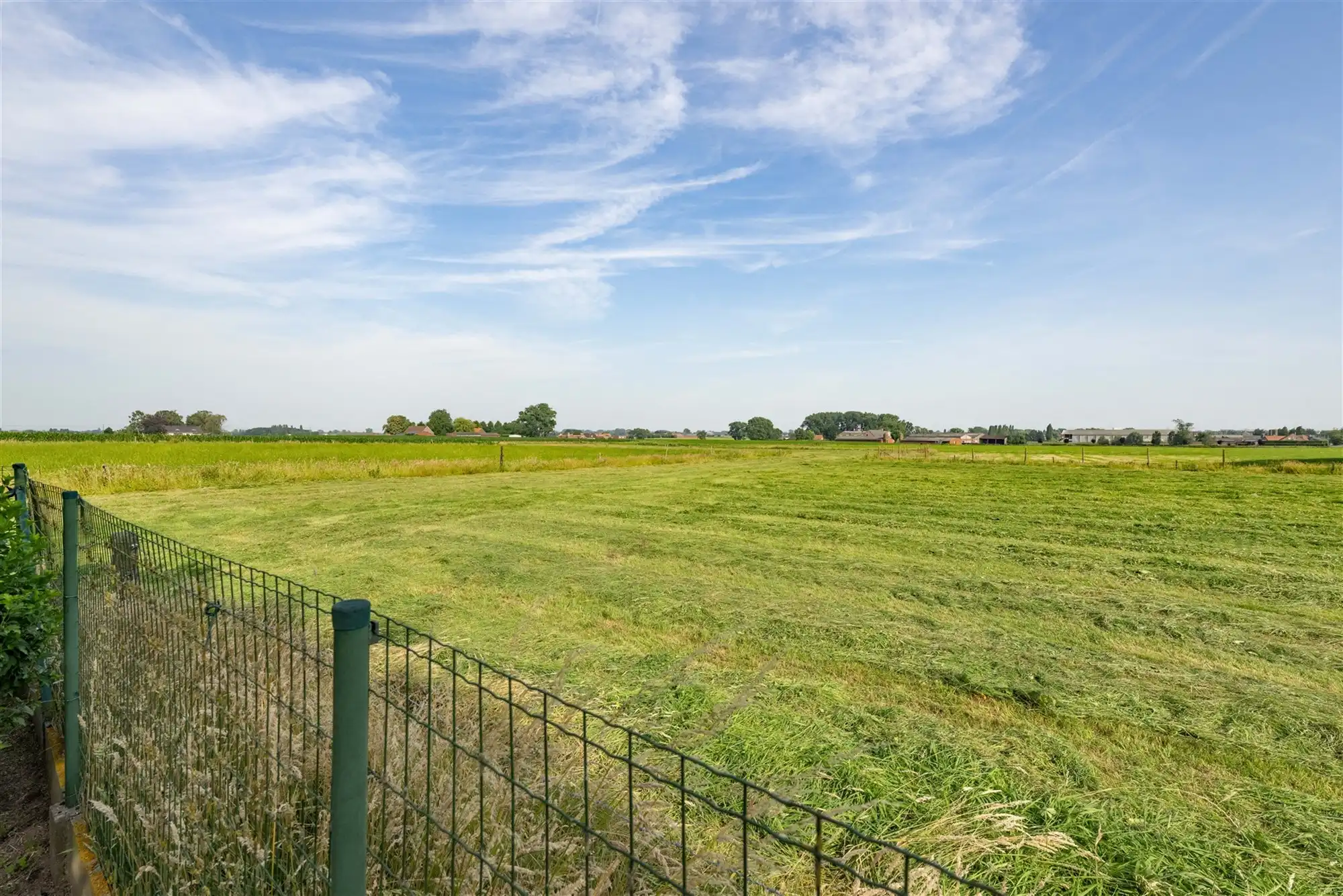 Woning met 4 slps, dubbele garage en zongerichte tuin foto 5