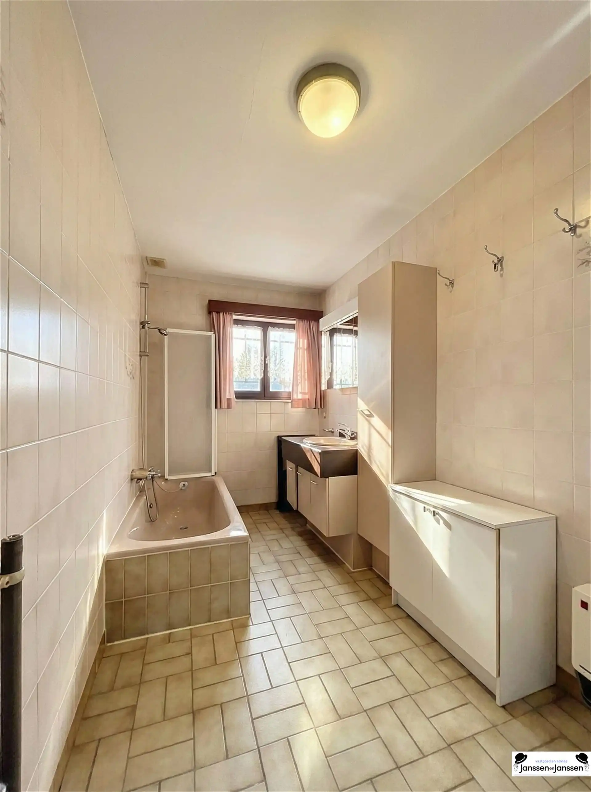 Ruime woning met 3 slaapkamers en aparte garage foto 10