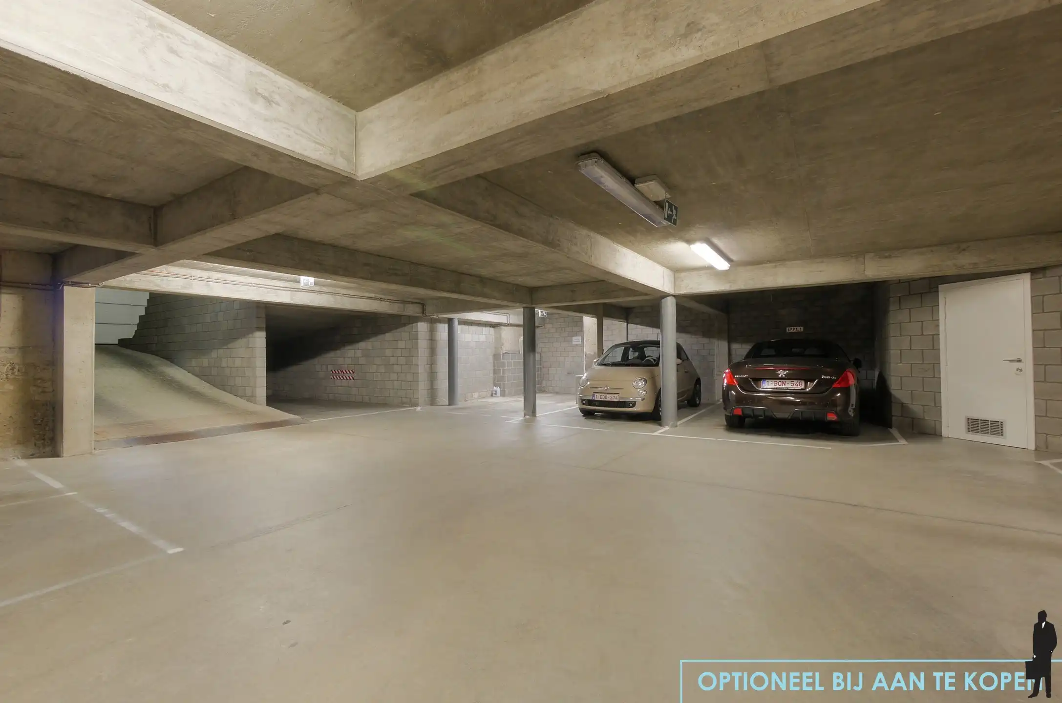 Stijlvol bemeubeld appartement van 97m² met unieke bankkluis foto 15