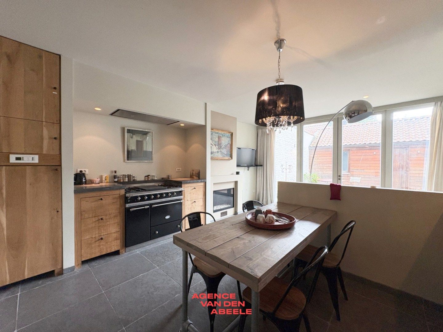 High class woning met stadskoer foto 8