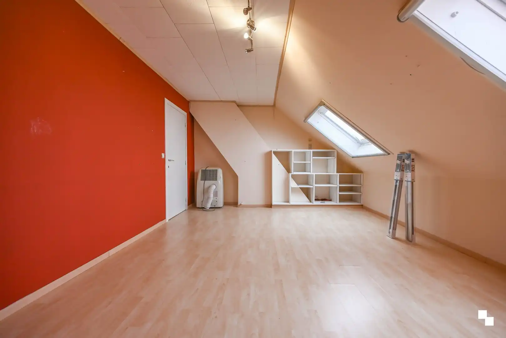 Verder op te knappen handelseigendom met woonst in centrum Izegem foto 20