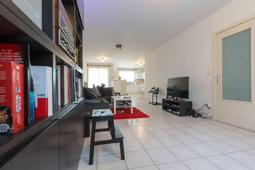 ZEER RUIM APPARTEMENT MET GARAGE, CENTRUM DIEST! foto 7