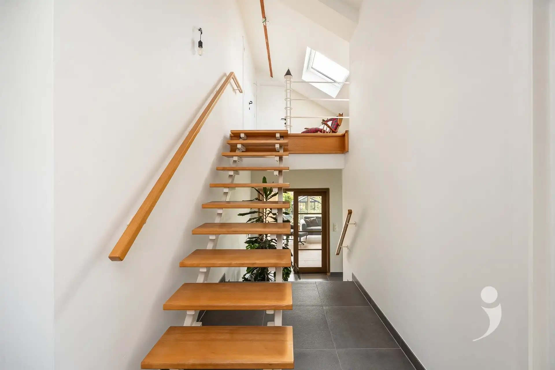 Gerenoveerde woning met prachtig zicht over de velden foto 19