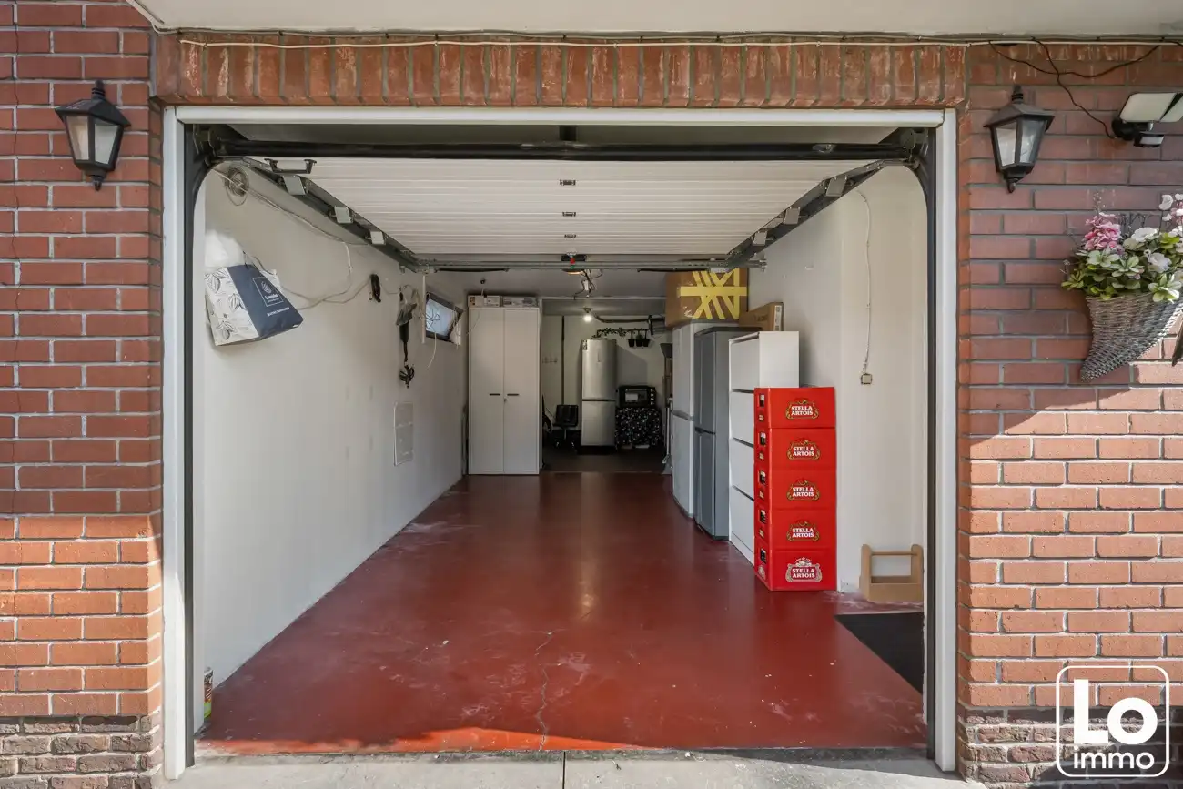 Instap klare half open woning met inpandige garage en kleine voortuin op een toplocatie nabij het centrum van Oostakker! foto 20
