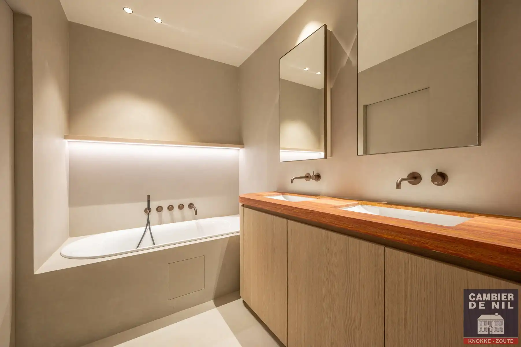 Schitterend afgewerkte nieuwbouwwoning, zeer centraal gelegen, op enkele passen van de groentemarkt foto 8