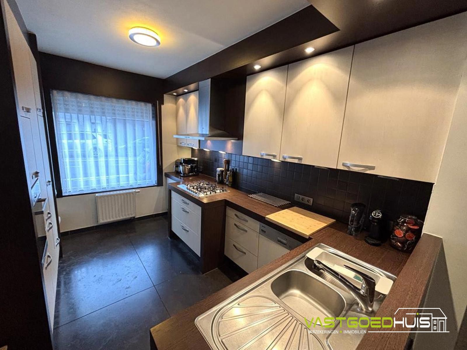 Zeer verzorgde woning met ruime garage en aangelegd terras foto 6