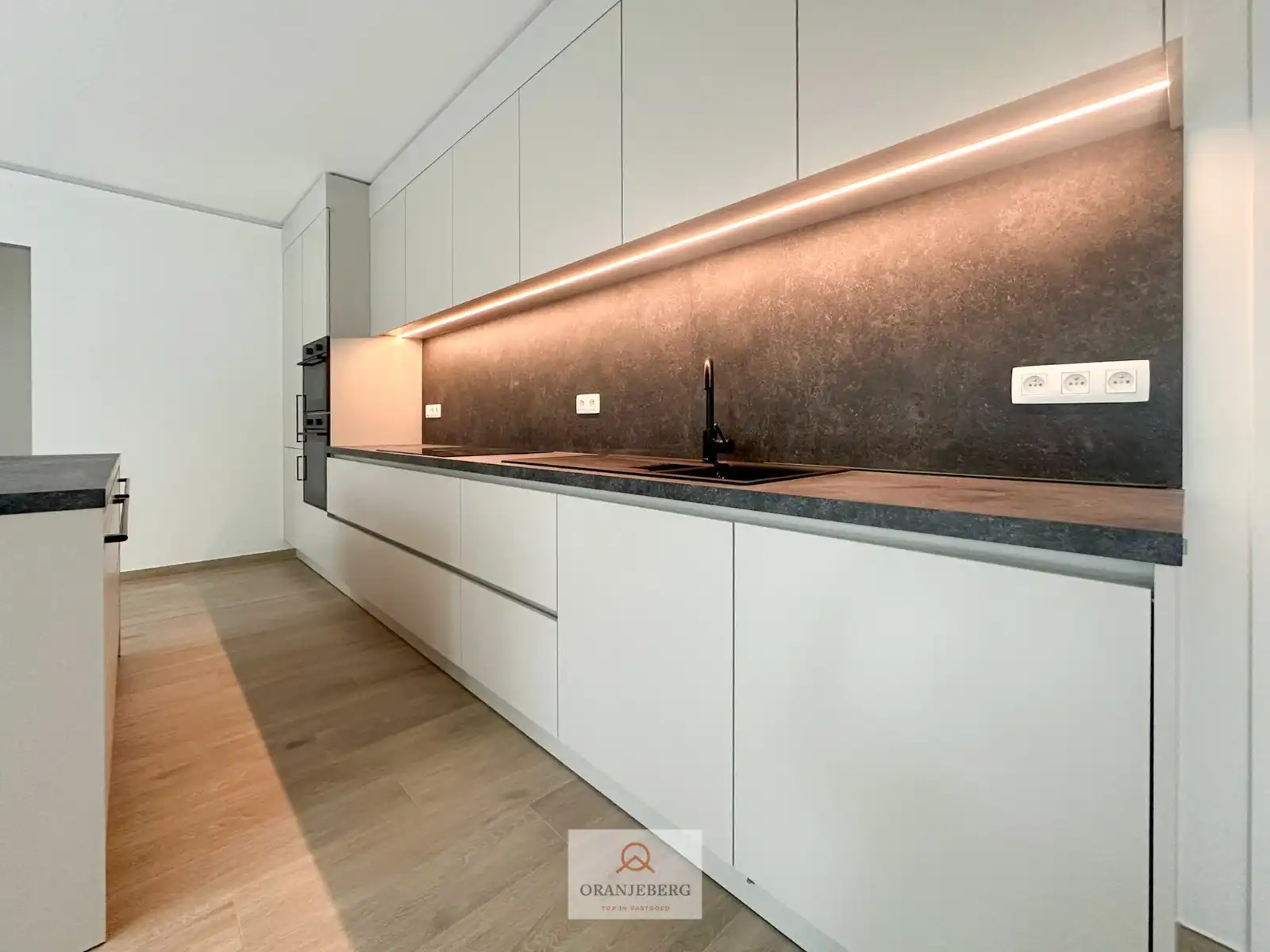 Parkappartement met 3 slps en ondergrondse staanplaats foto 6