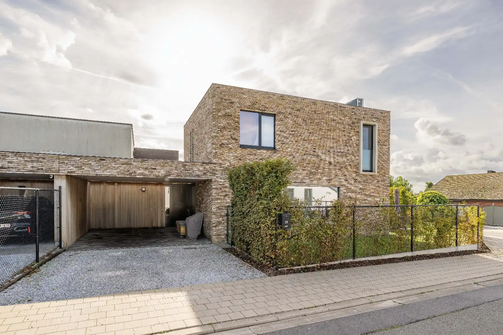 RECENTE, INSTAPKLARE WONING IN KINDVRIENDELIJKE BUURT TE PITTEM foto 2