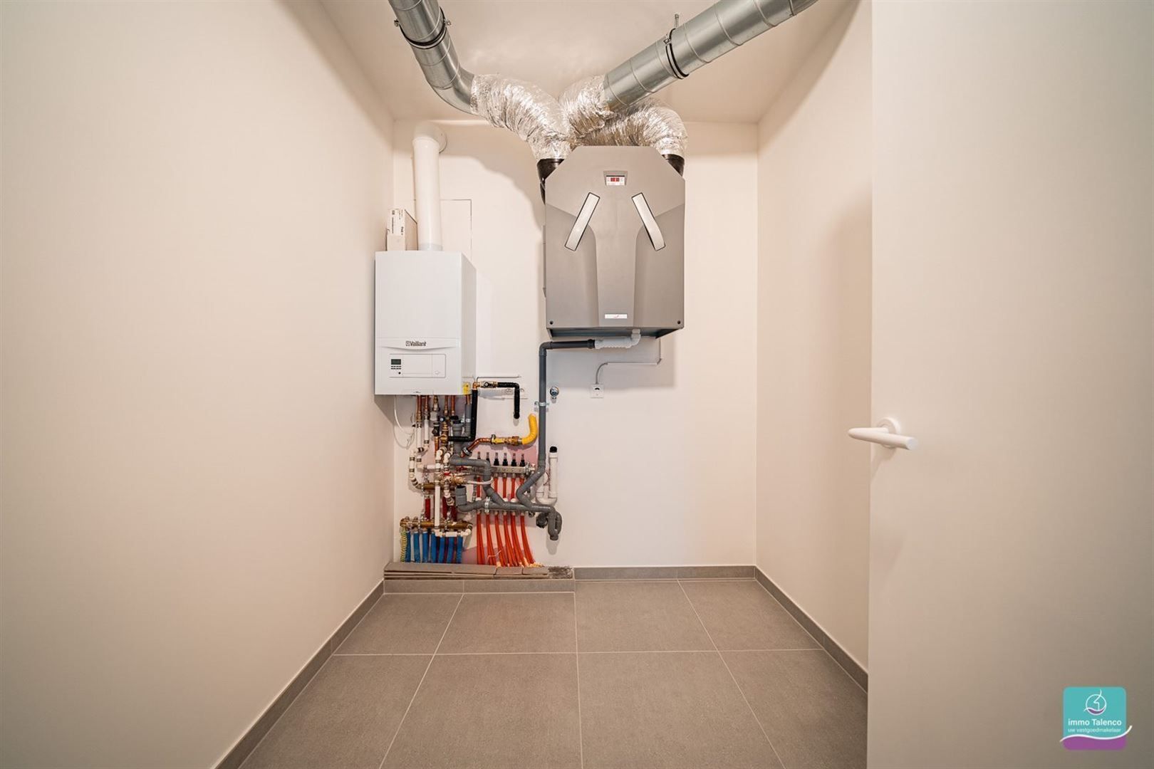 App 1 slpk met dressing/bureau, terras en autostaanplaats foto 24