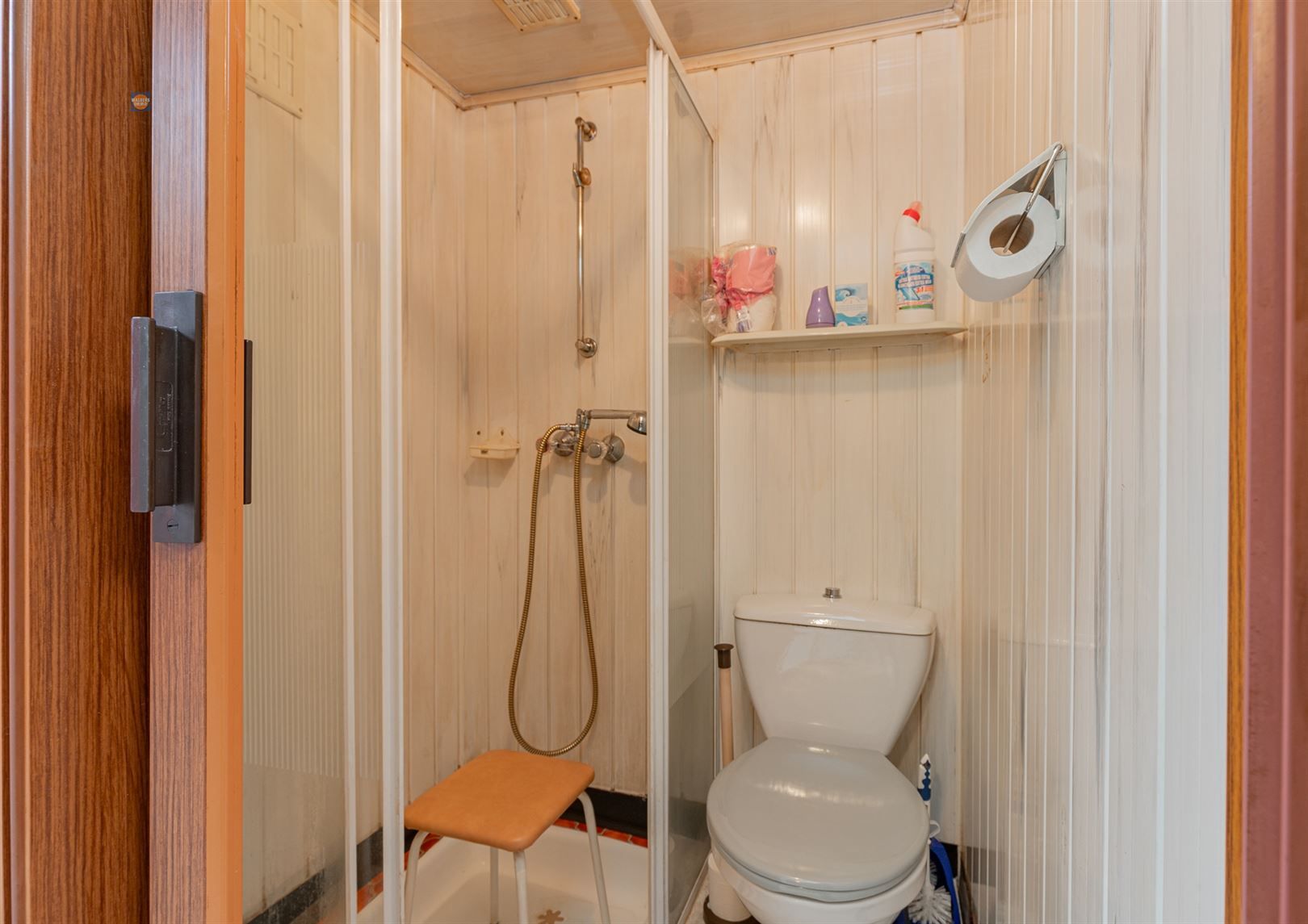 Te renoveren gezinswoning met potentieel foto 6