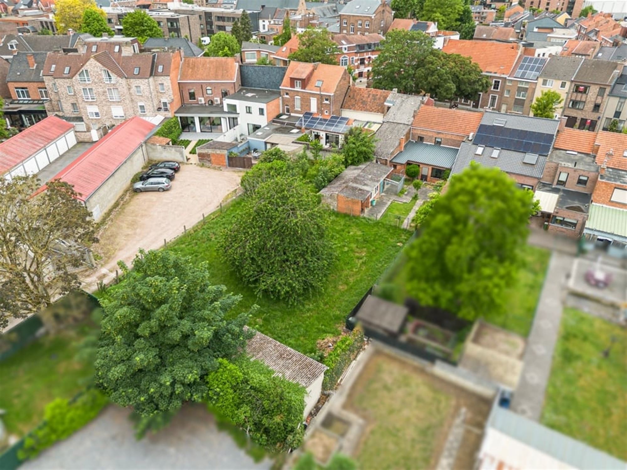RUIM TE REOVEREN GEZINSWONING OP EEN PERCEEL VAN 8A79CA IN HET CENTRUM VAN SINT-TRUIDEN  foto 4