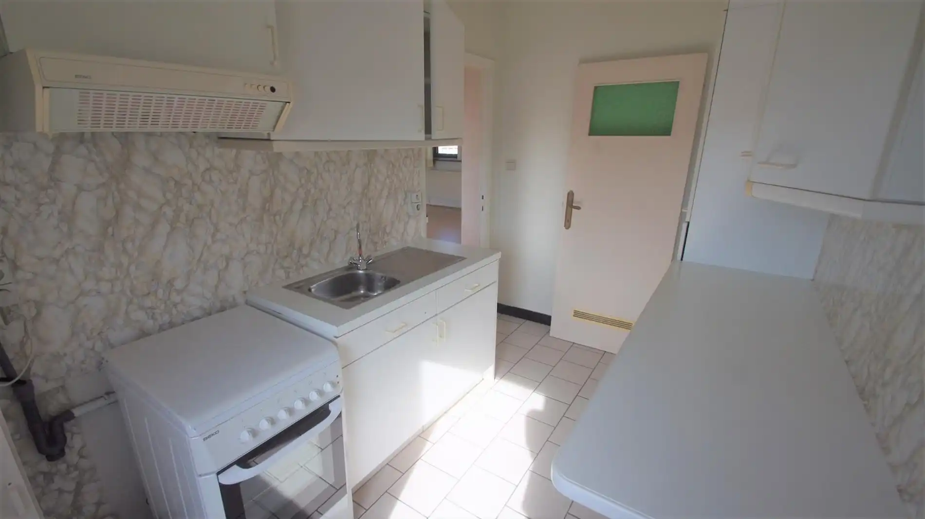 Goed gelegen ruim 2 slaapkamer appartement foto 3