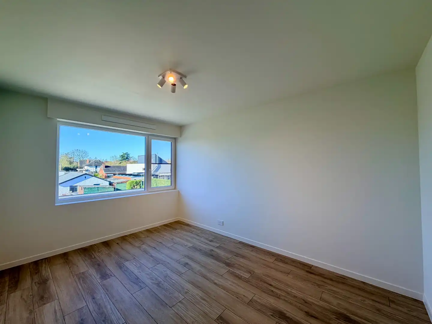 Halfopen nieuwbouwwoning op ruim perceel te centrum Tielt! foto 10