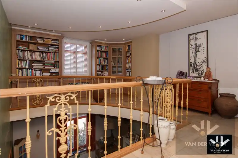 Volledig gerenoveerde, instapklare hoeve met authentieke elementen en sfeer in het hart van Haspengouw - een charmante woning én een ideale locatie om uw evenementenlocatie, B&B, kantoor, ... te vestigen! foto 11