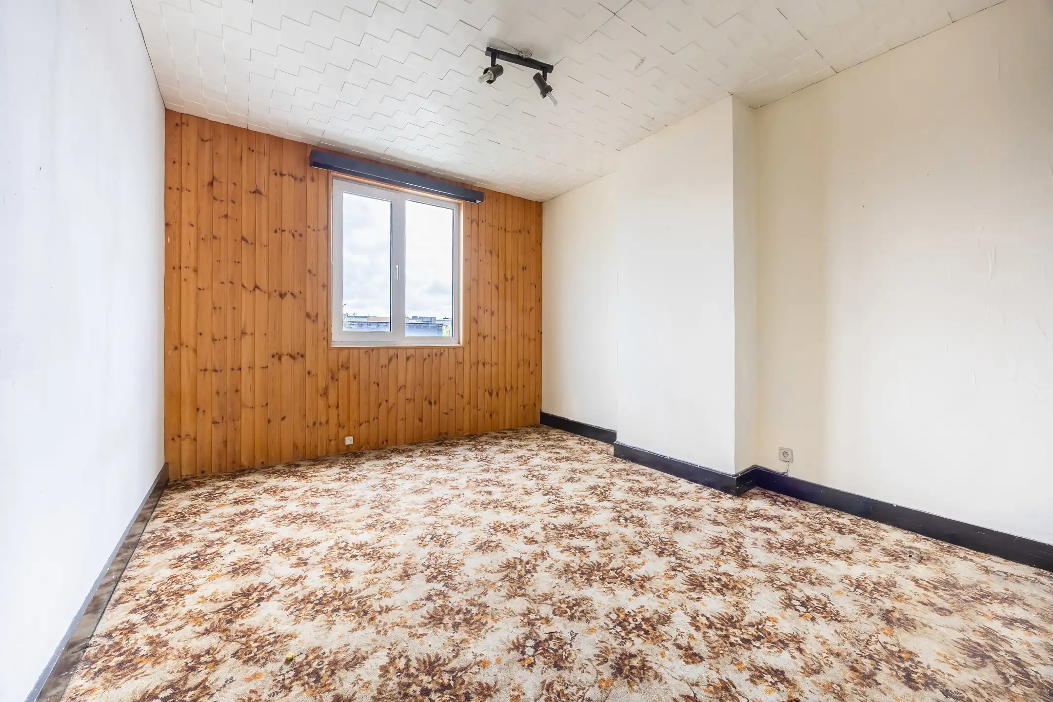 te renoveren woning met 3 ruime slaapkamers , garage en tuin foto 13