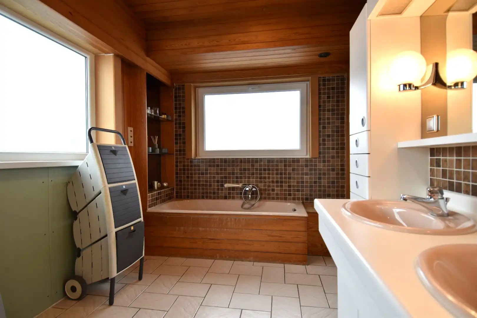 Charmante woning met 3 slaapkamers (mogelijkheid tot meer), dubbele garage en tuin te koop in Lendelede foto 9