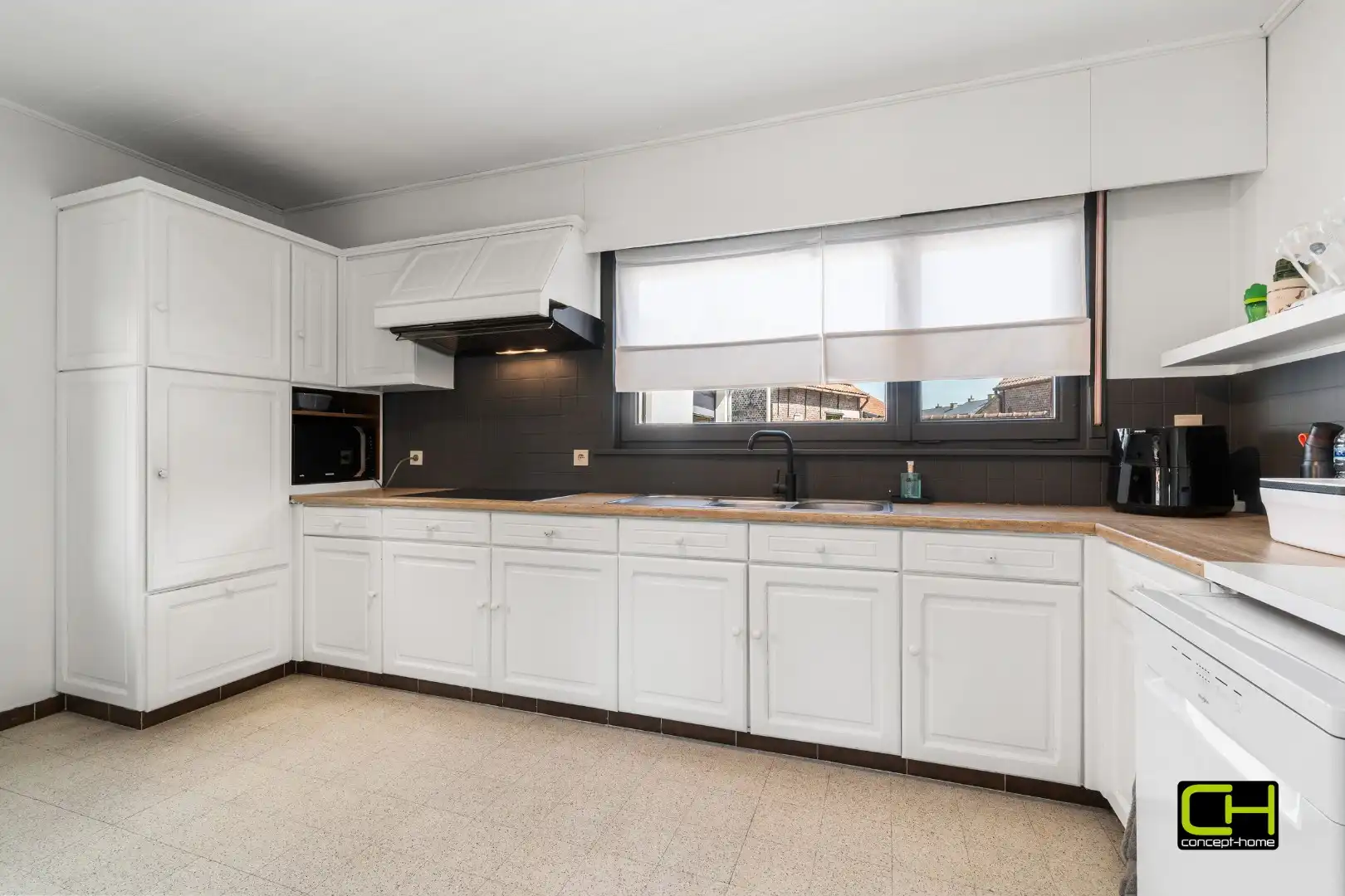 Vrijstaande bungalow met loods op een perceel van 865 m² te koop in Merendree foto 6