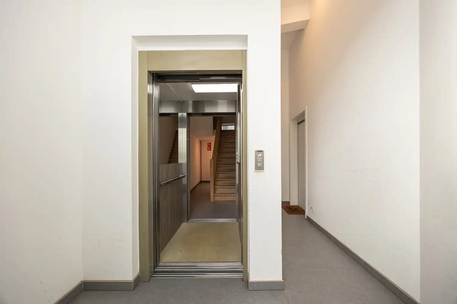 Instapklaar 1-slaapkamer appartement tussen Eilandje en centrum mét terras foto 19