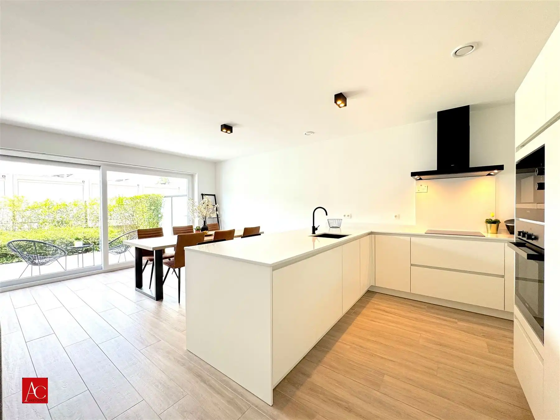 Gelijkvloers appartement met garage en 2 slaapkamers  foto 10