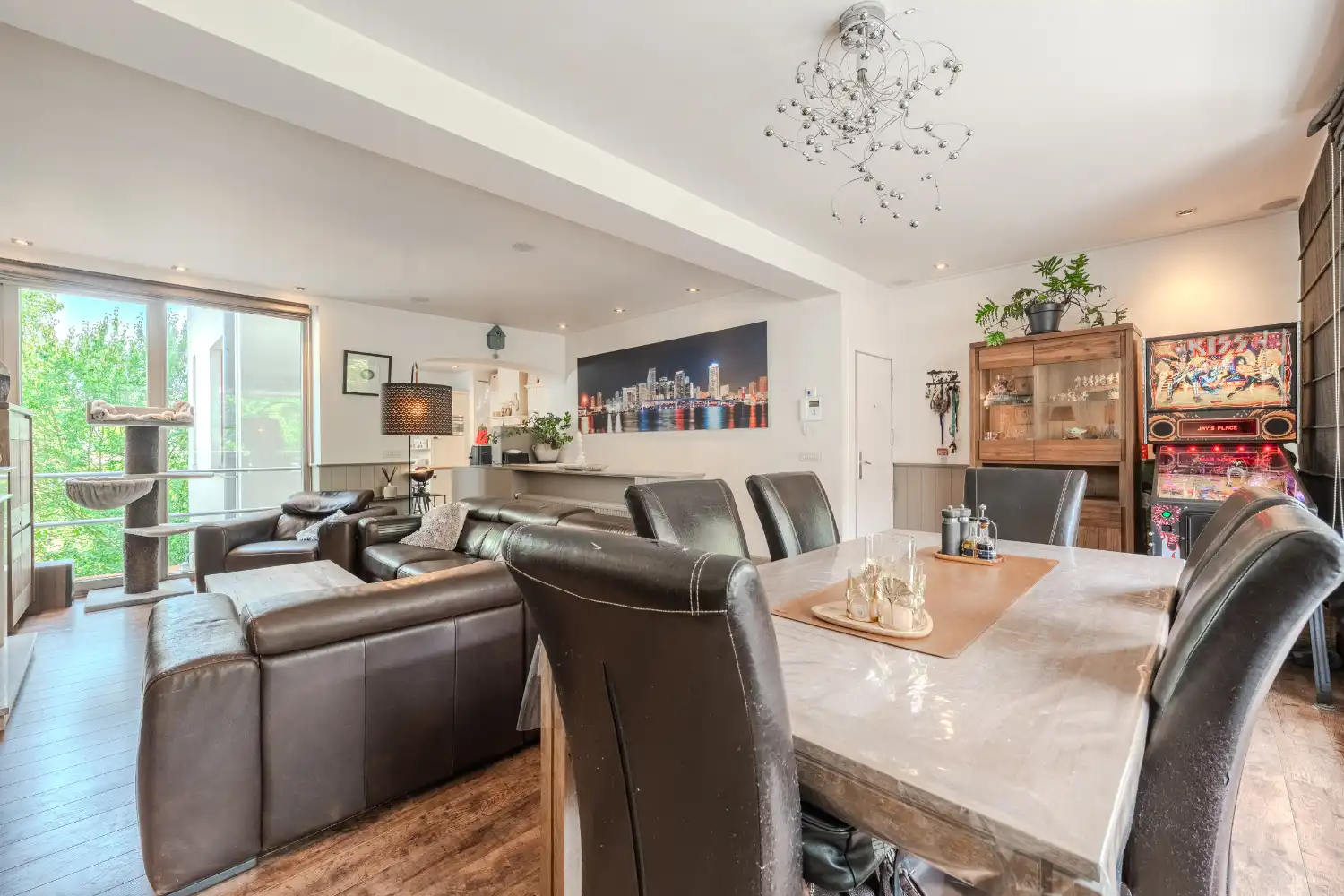 Ruim duplex appartement met 2 slaapkamers. foto 4