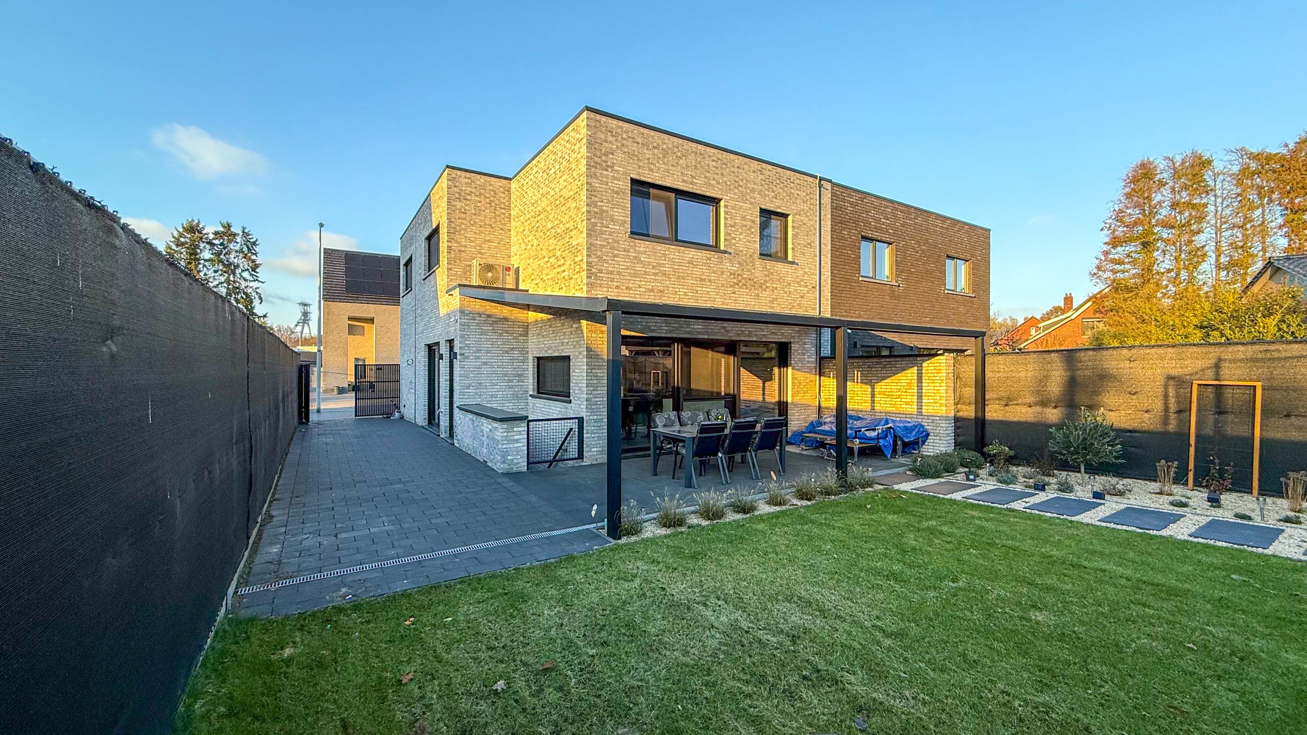 Moderne halfopen bebouwing (3 jaar oud) nabij E313 & E314! foto 47