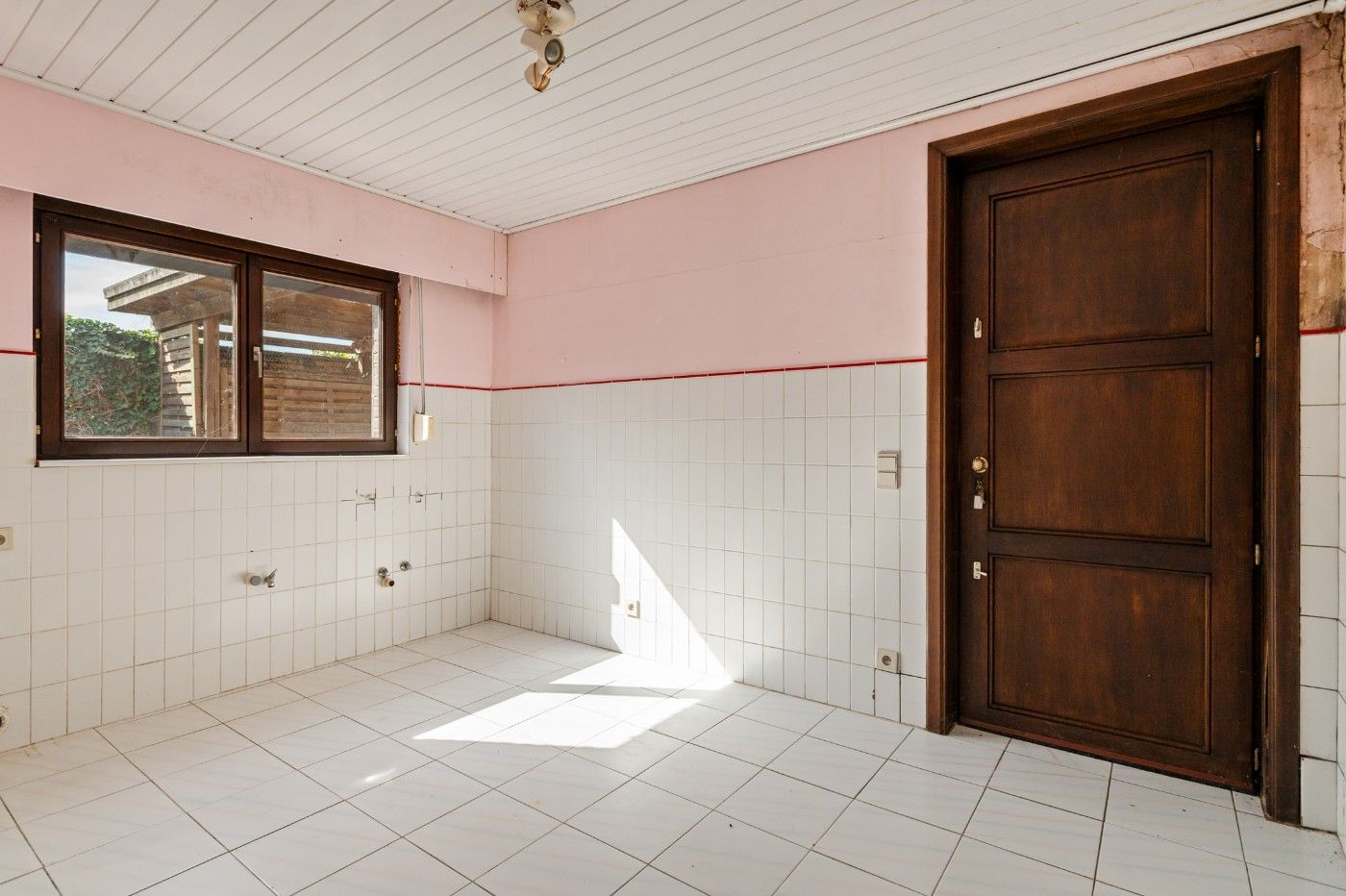 Te renoveren, vrijstaande woning met 2 slpk., oprit en diepe tuin foto 15