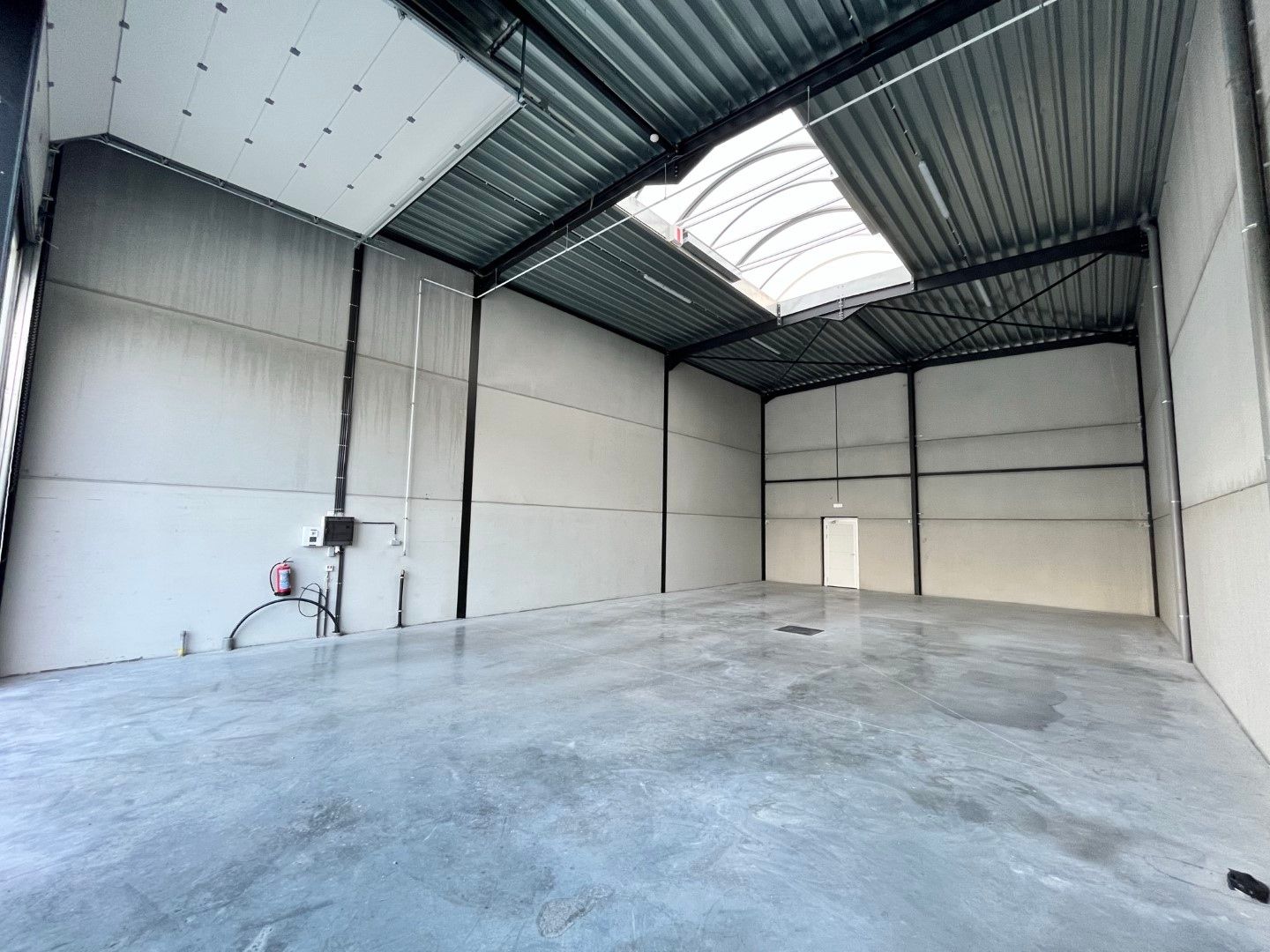 Nieuwbouw KMO-unit in Zwevezele te huur (180 m²) foto 1