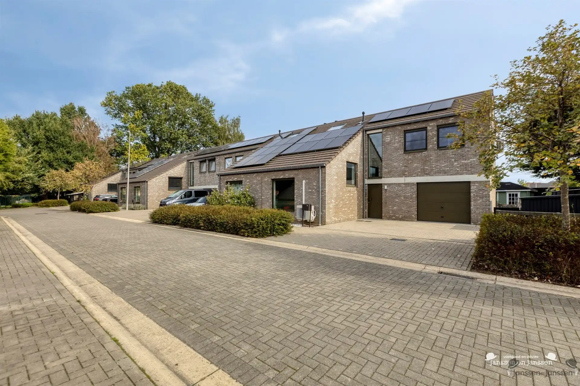 Prachtige halfopen woning met 3 slaapkamers, inpandige garage en zonnepanelen in Heppen foto 32