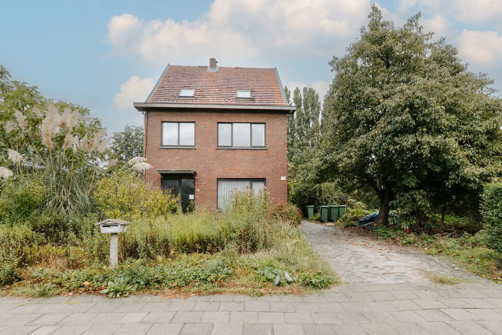 Hoofdfoto van de publicatie: Te renoveren open bebouwing op perceel van 1.536m²