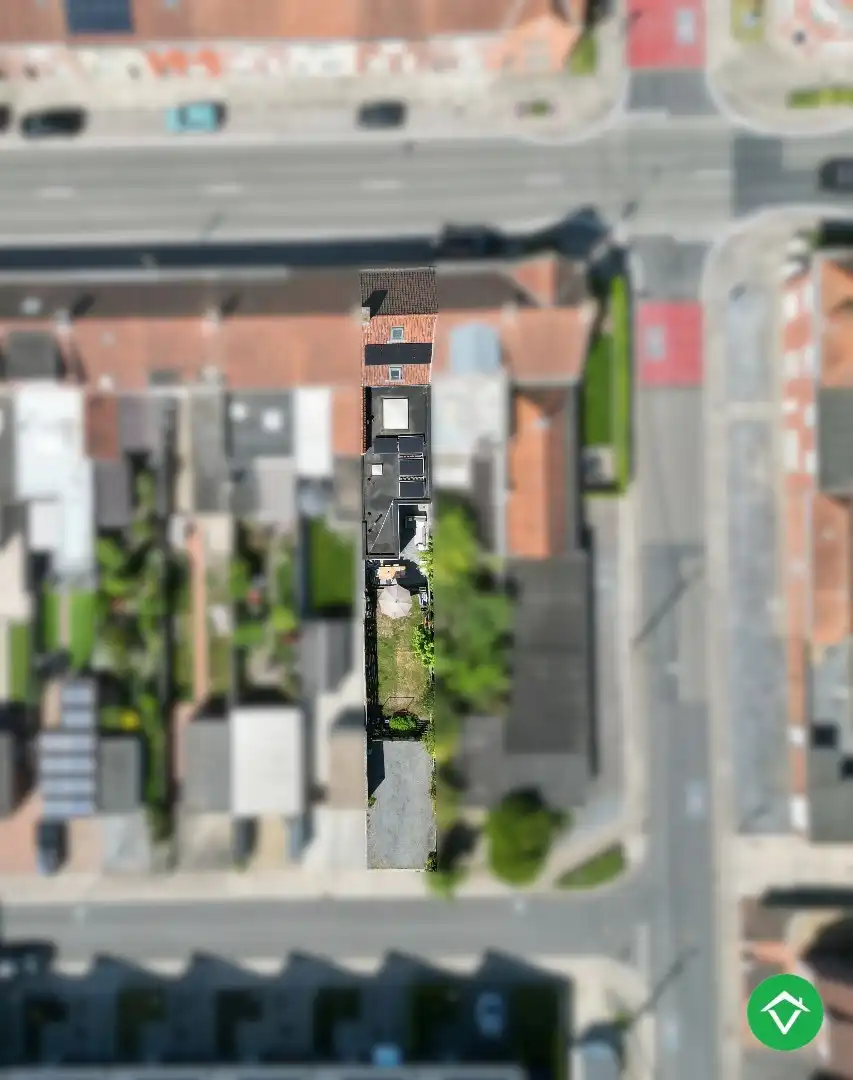 Instapklare woning met drie slaapkamers, tuin met uitweg, zolderkamer te Roeselare foto 25