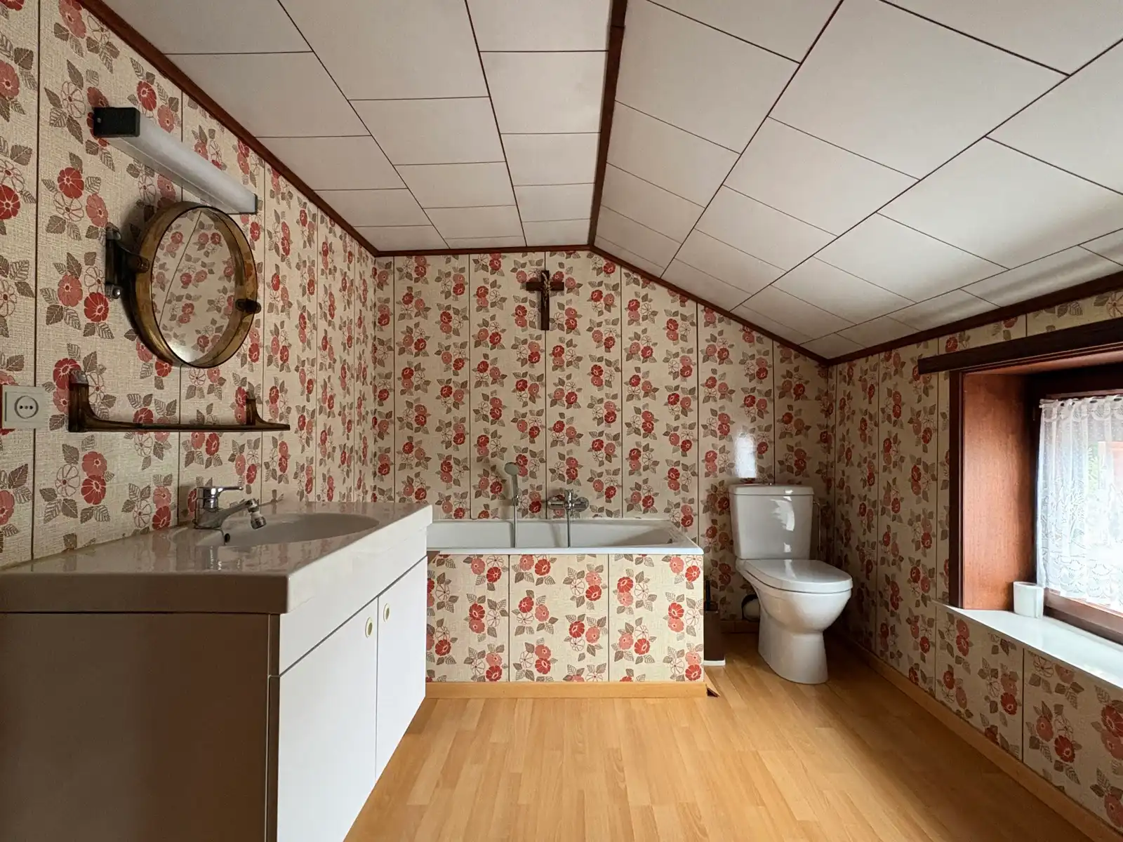 Charmante te renoveren woning foto 14