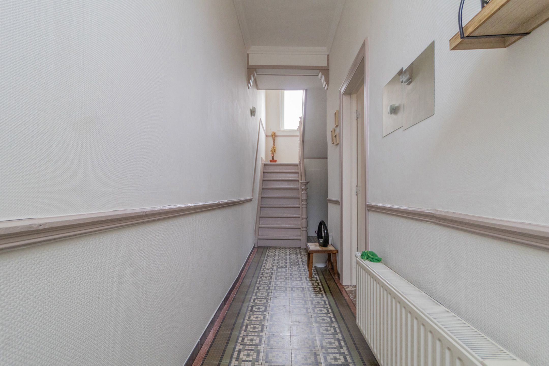 Gerenoveerde 2-gevelwoning met tuintje foto 4