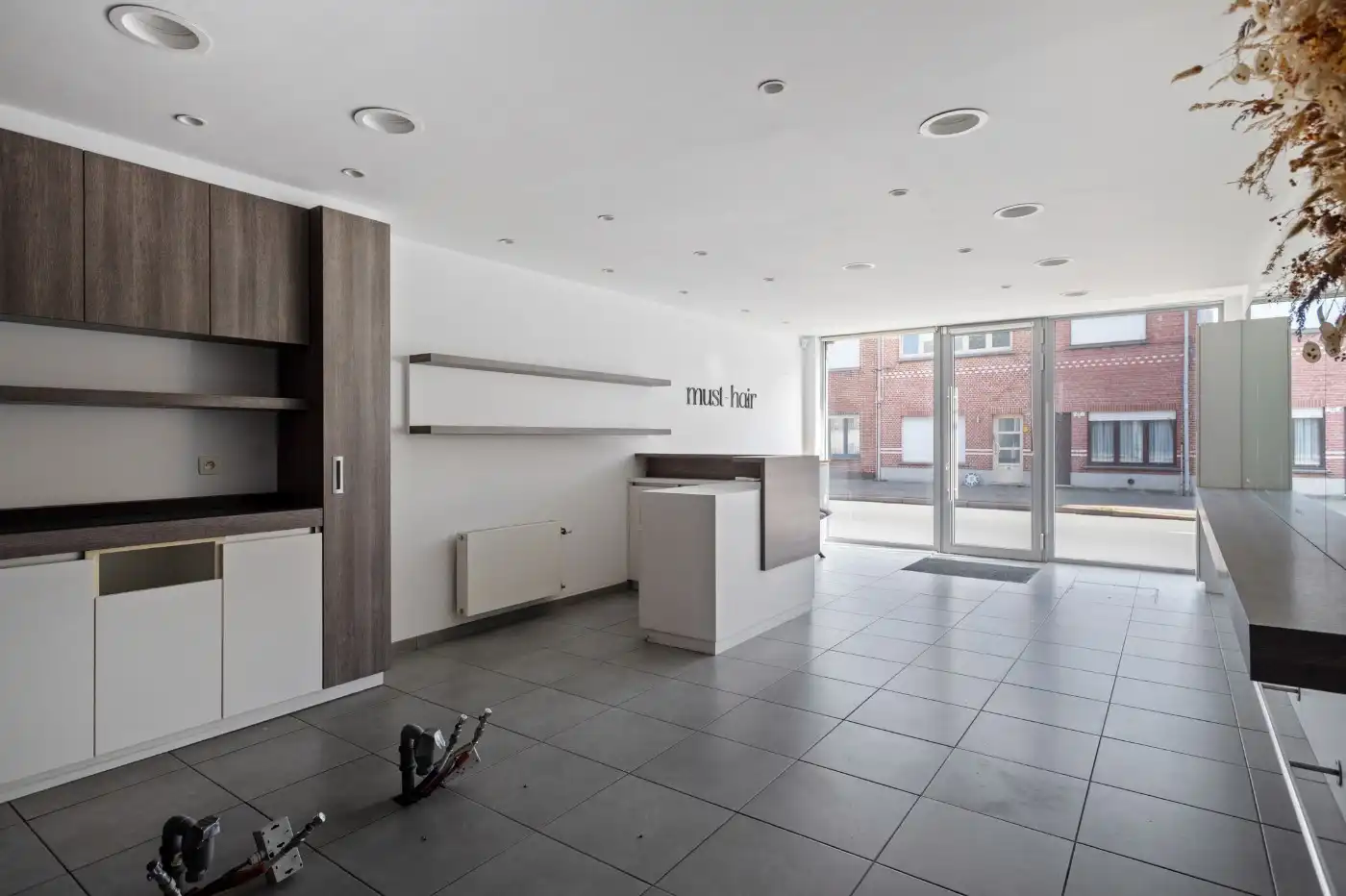 Volledig gerenoveerde woning met commerciële ruimte en 3 slpk. foto 7