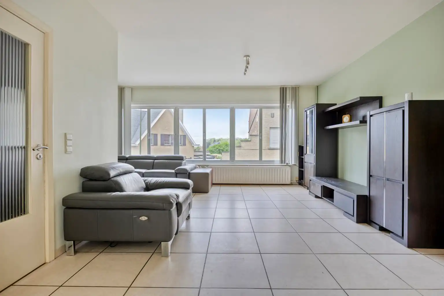 Bel-etagewoning met drie slaapkamers met garage en tuin foto 5