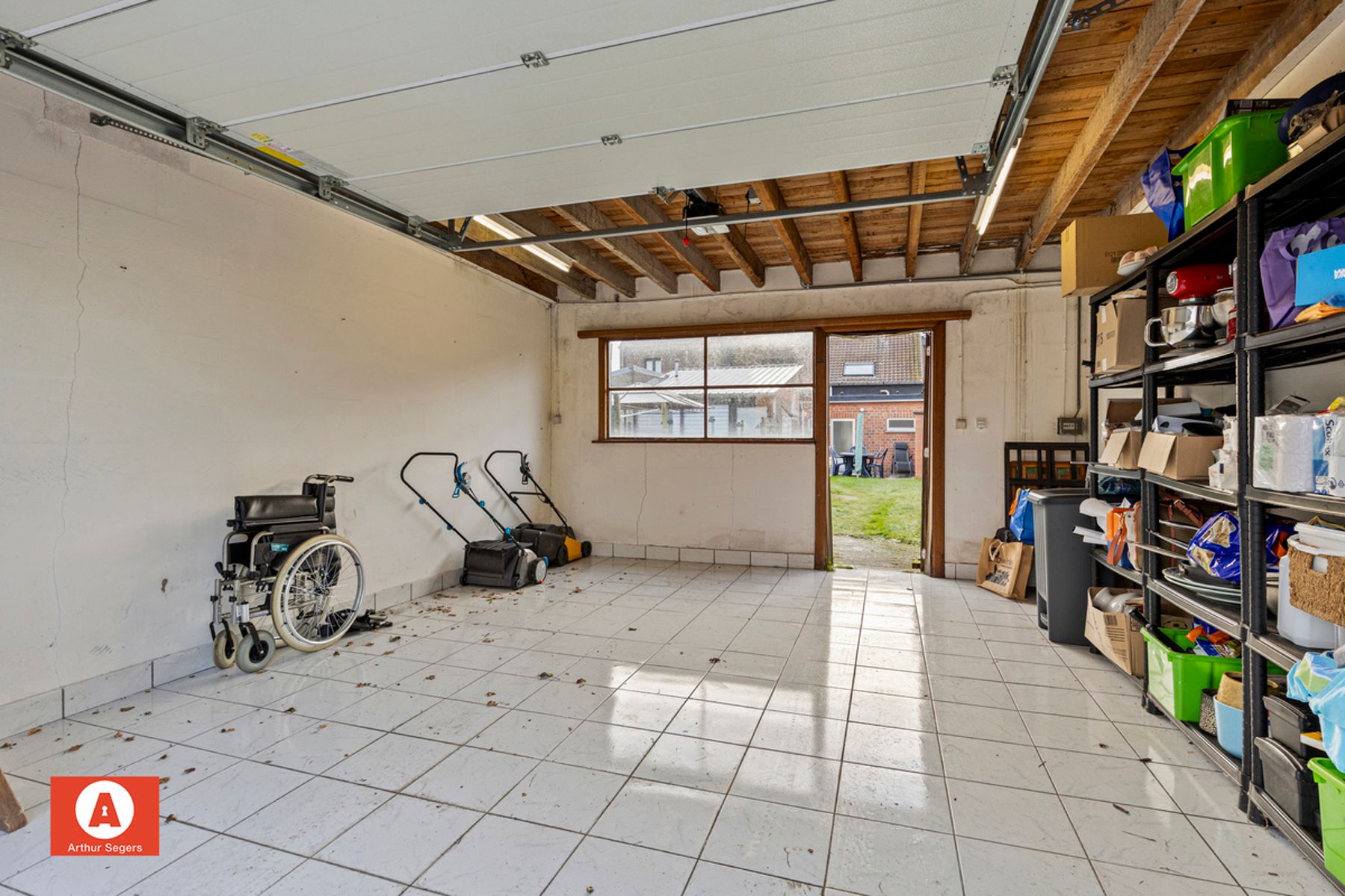 Gesloten bebouwing met 2 slaapkamers, garage én staanplaats foto 17