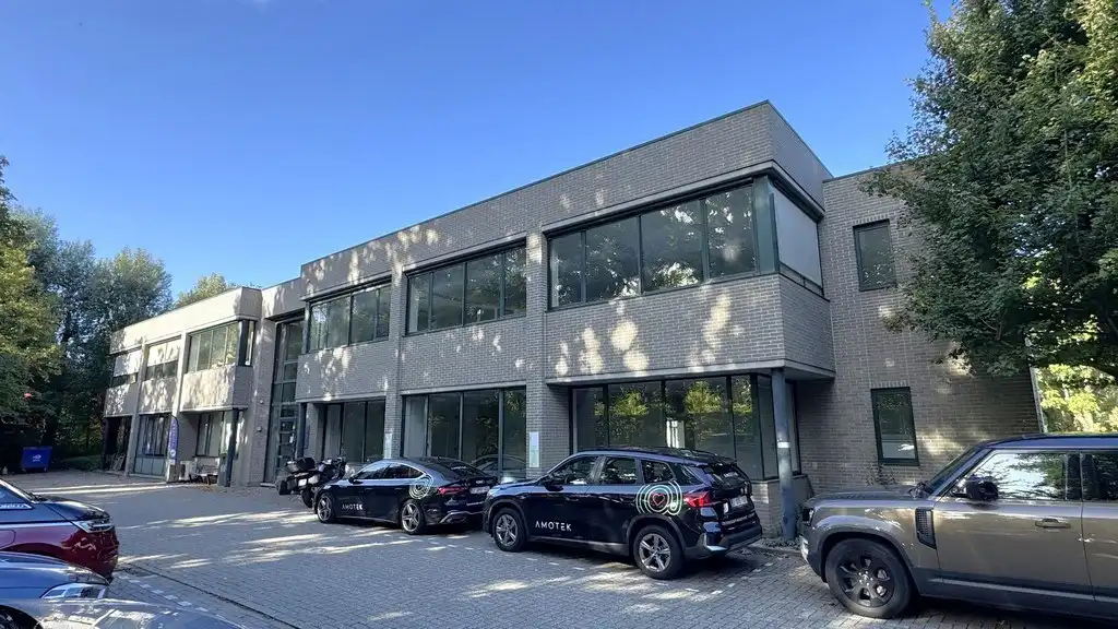 Budgetvriendelijk gelijkvloers kantoor vlakbij N171 te Kontich foto {{pictureIndex}}