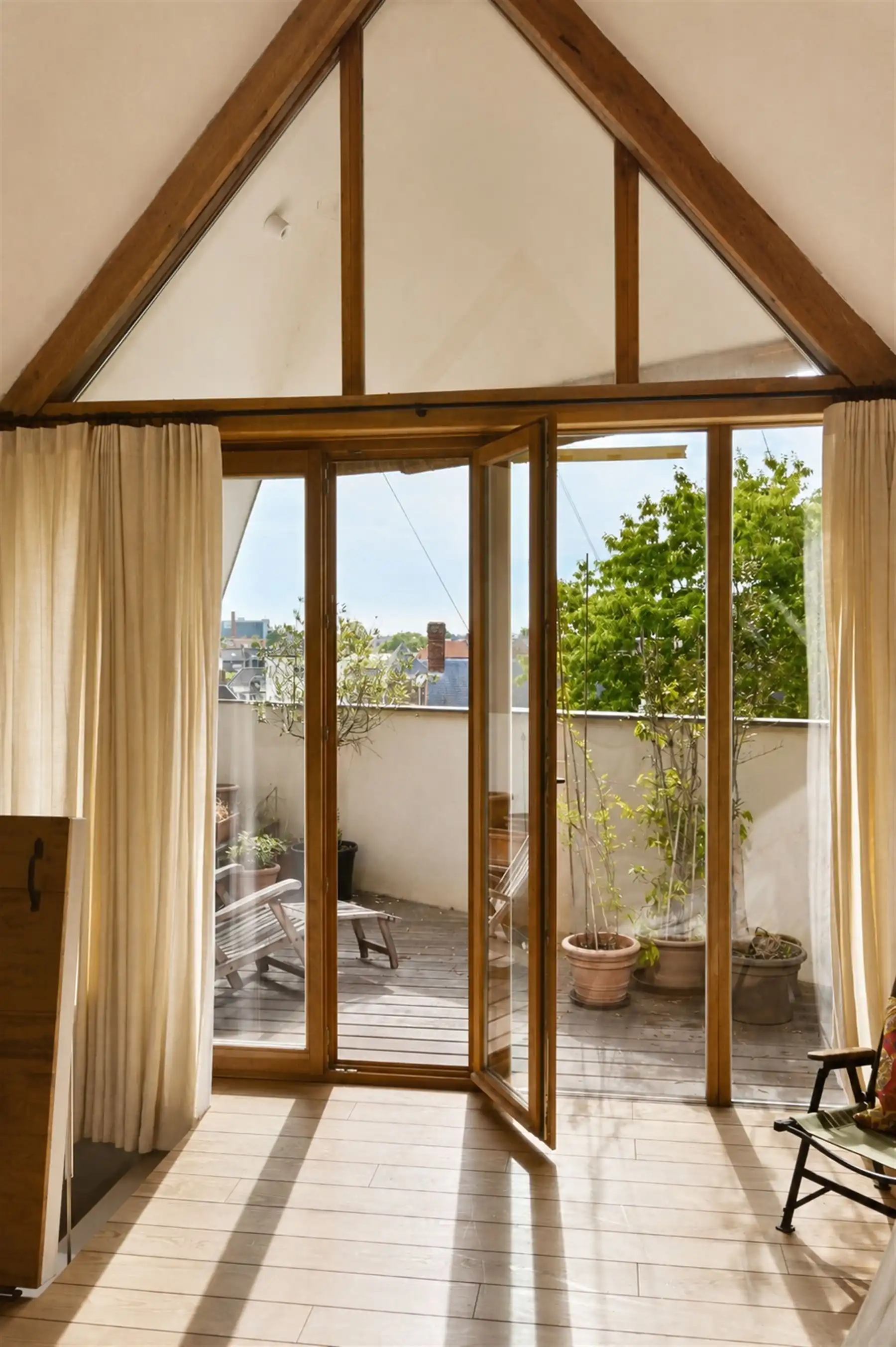 Karaktervol gerenoveerd burgerhuis met atelier foto 7