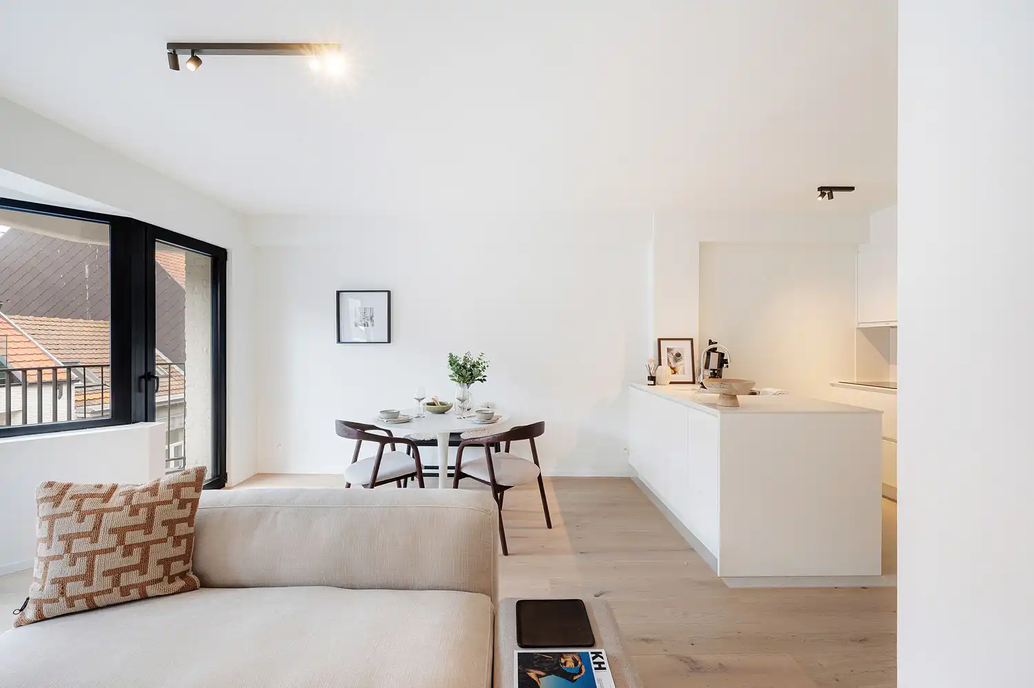 Vernieuwd en energiezuinig appartement vlakbij de Zeedijk foto 3