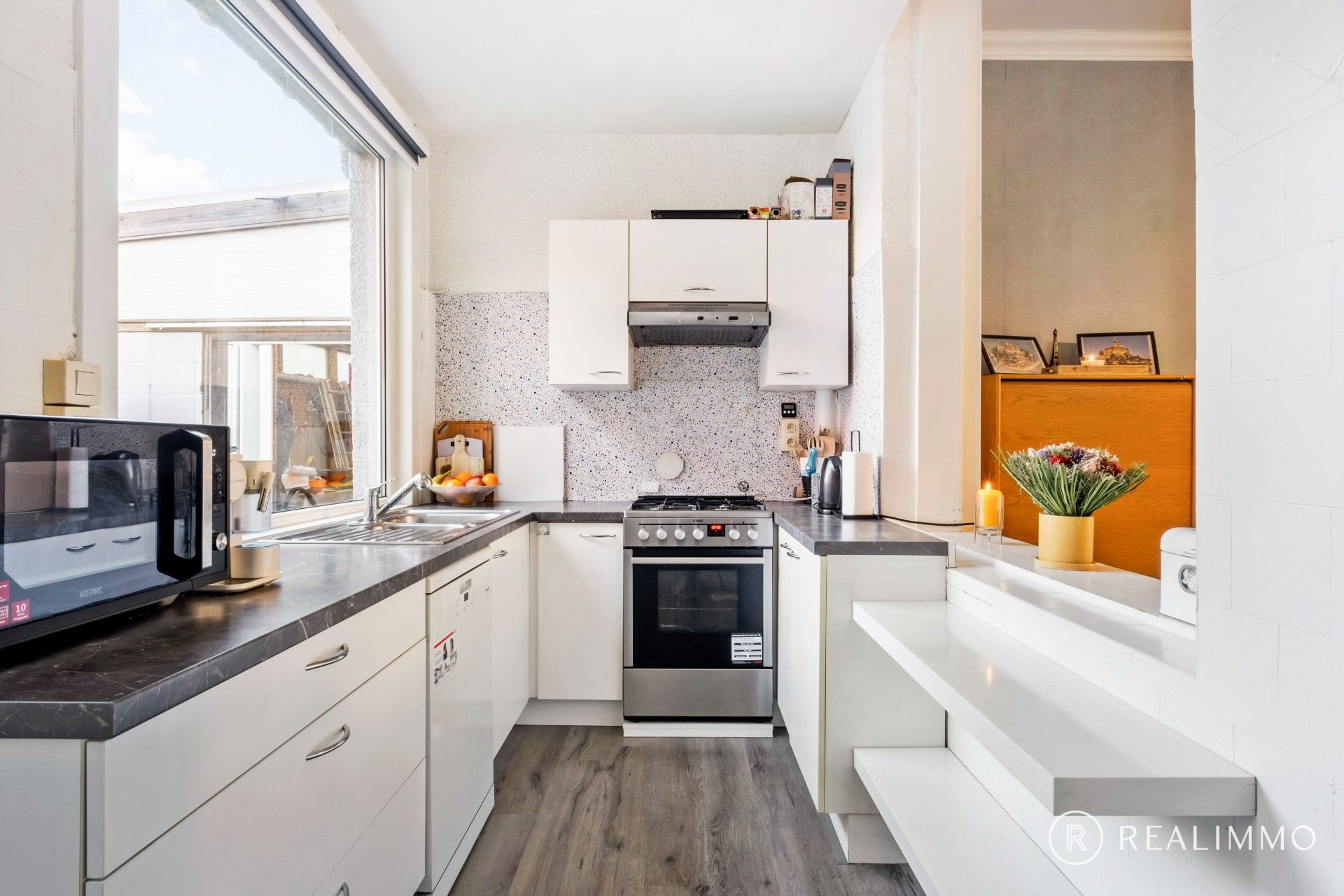 Verrassend ruime woning met 5 slaapkamers en garage foto 6