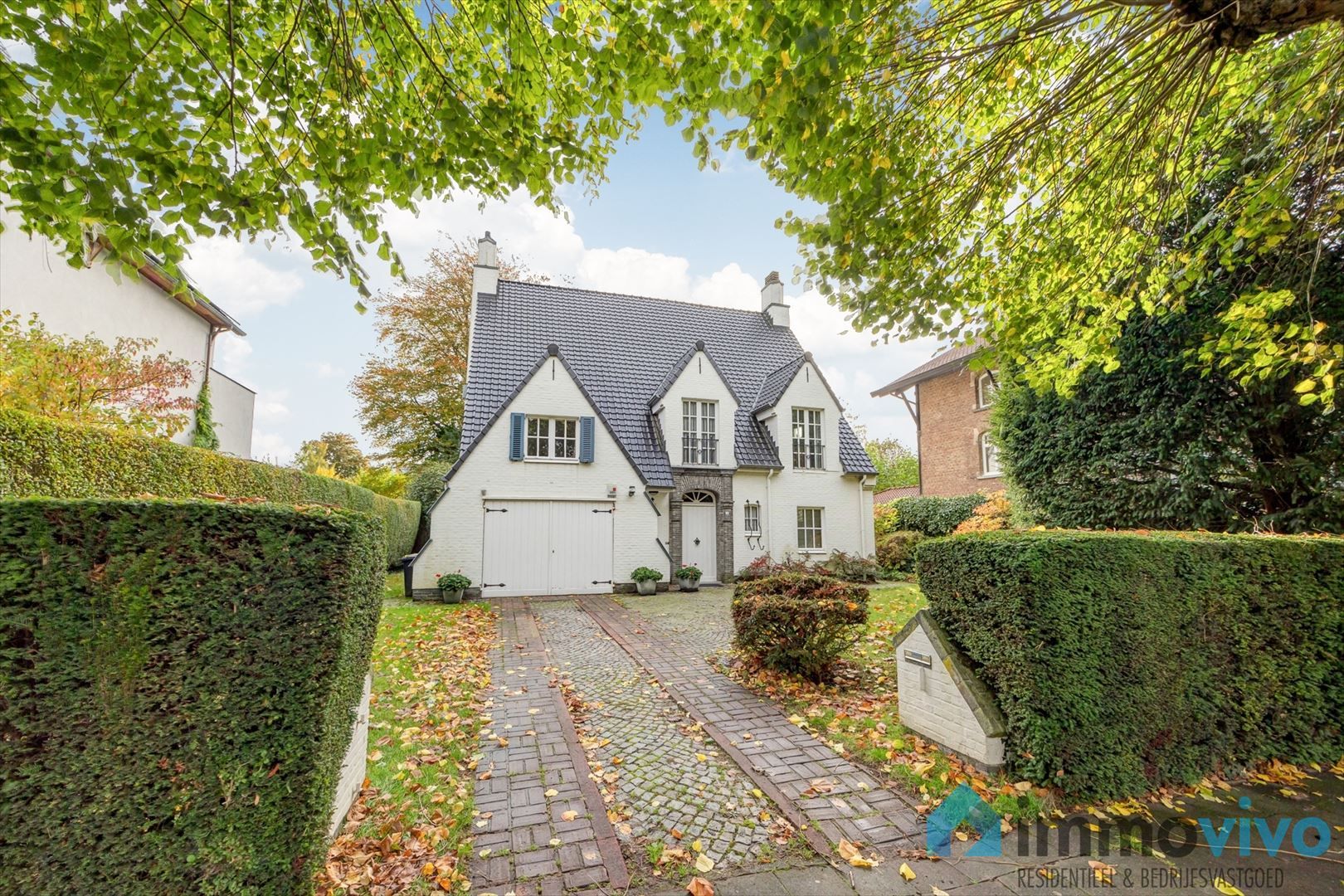 Hoofdfoto van de publicatie: Ruime te renoveren villa op 925 m² op toplocatie