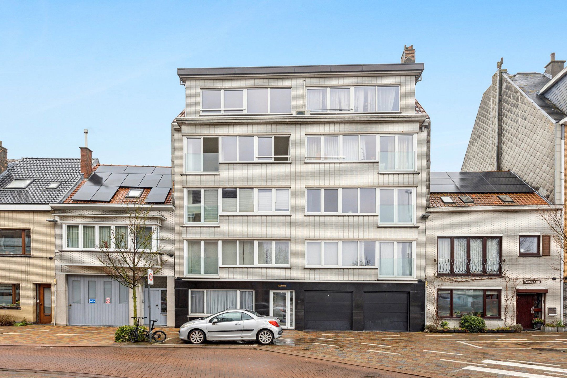 Lichtrijk appartement met terras en parking in Oostende! foto 12